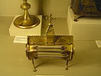 Reliquaire-monstrance, cuivre et cristal, (Paris, musee de Cluny)